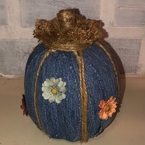 Denim handmade pumpkin with flowers and jute.
8” tall
5.5” wide